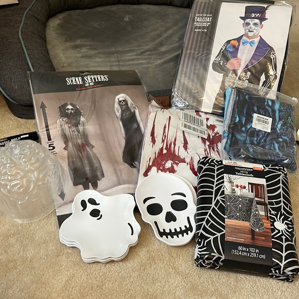 Halloween stuff. Brought and never used or worn. Great condition.